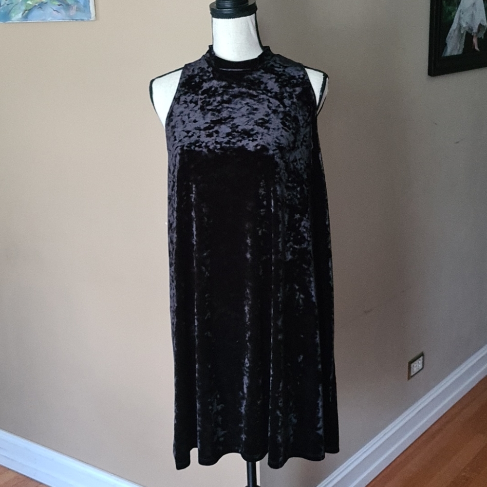 Black Velvet Sleeveless Dress